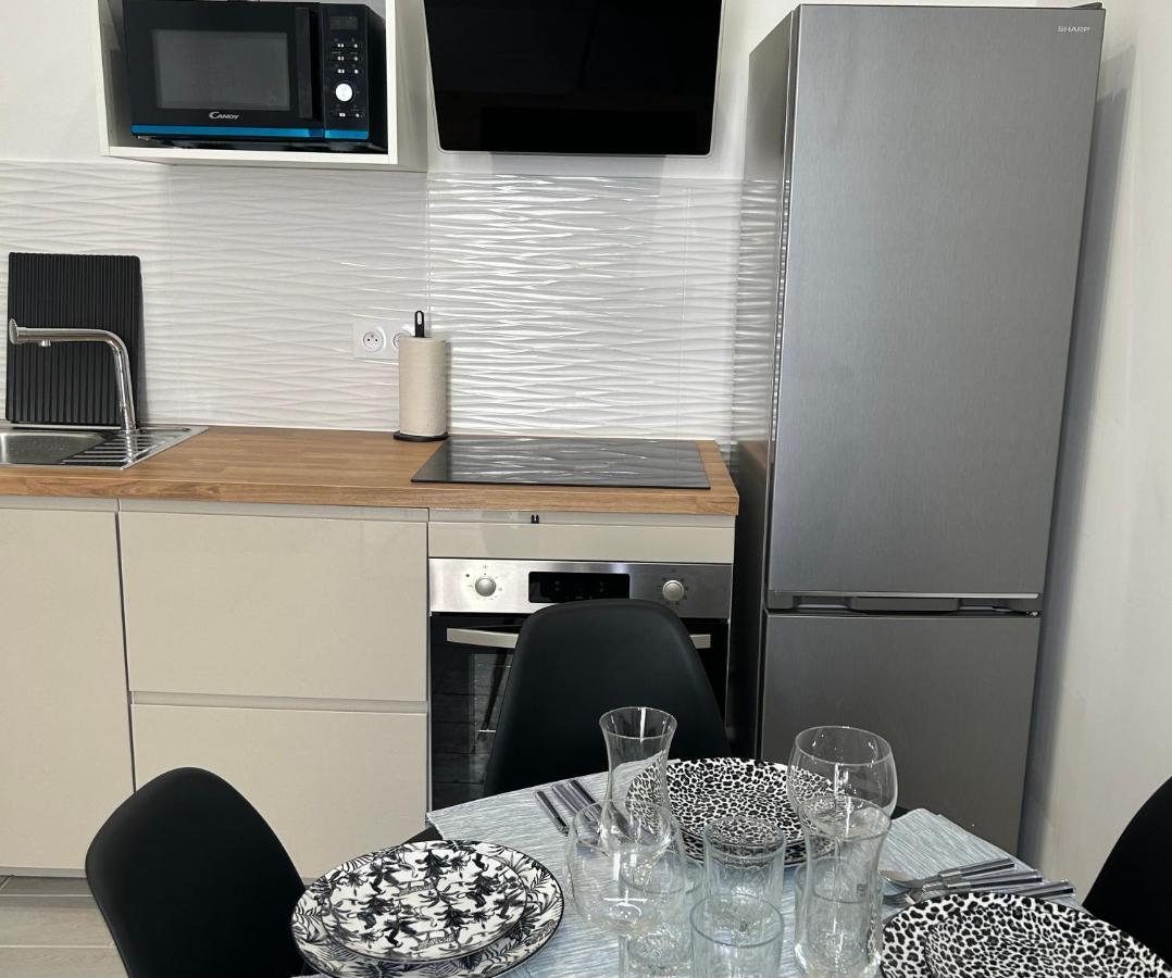 De Standing Apartment